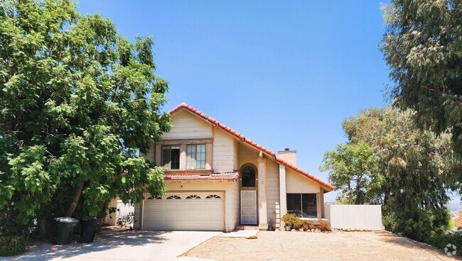 Building Photo - Corner Lot, 3BD, 2.5BA Home in Lake Elsinore