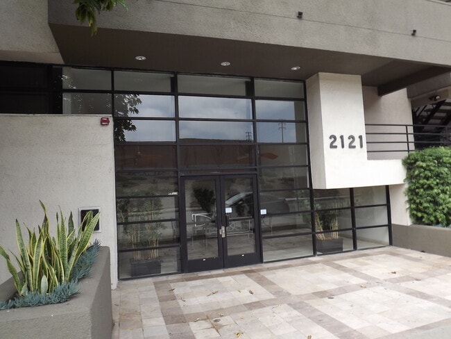 Photo - $3850 / 3br - Condo 3 beds 2 baths (West LA) Unit 312