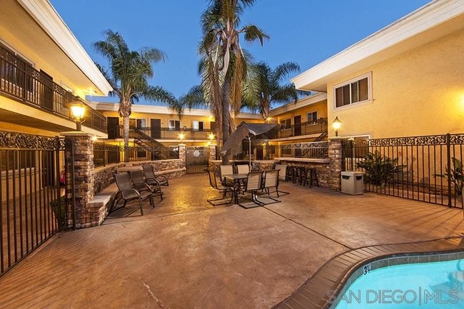 Common Area - 1450 Iris Ave Unit 38