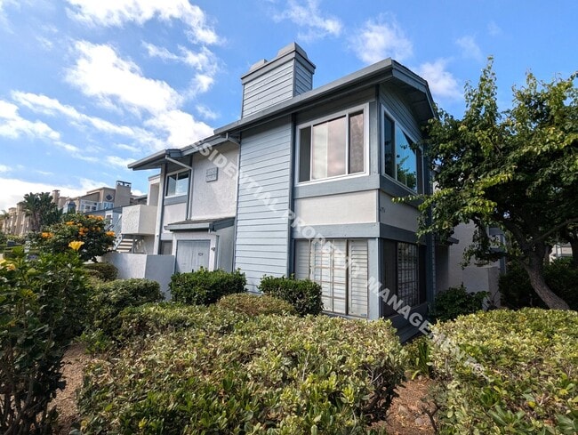 Stunning Corner Condo in the Heart of UTC - Stunning Corner Condo in the Heart of UTC Unit 201