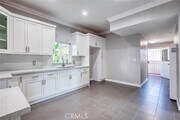 Photo - 337 W 10th St