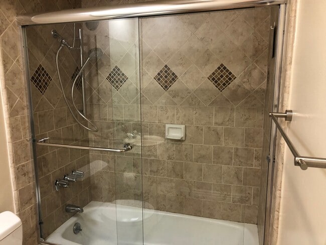 Photo - 1040 N Laurel Ave Unit 9