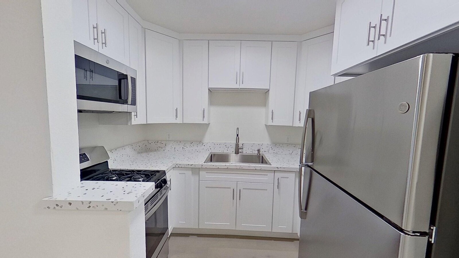 Photo - 437-443 W Valencia Dr
