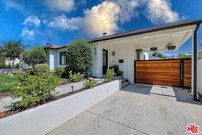 Photo - 830 N Reese Pl