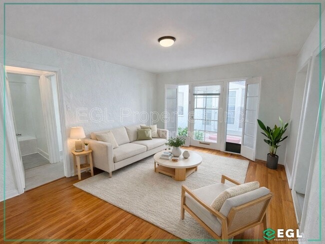 Building Photo - 807 N Martel Ave Unit 1/4