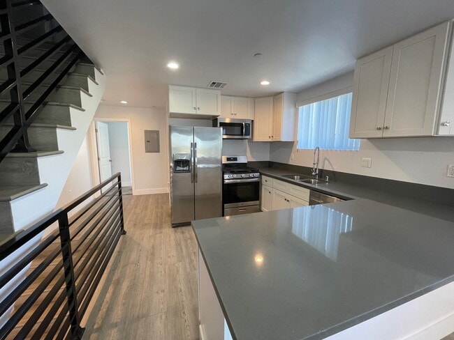 Building Photo - 2131 Unit 5514 1/2 Rental