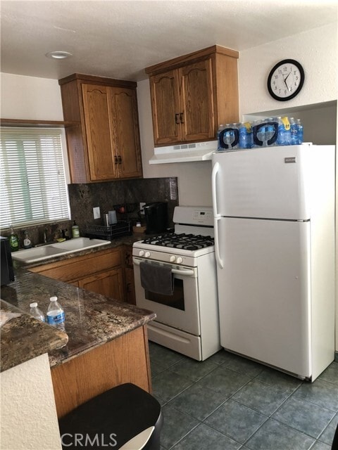 Photo - 318 Metropole Ave