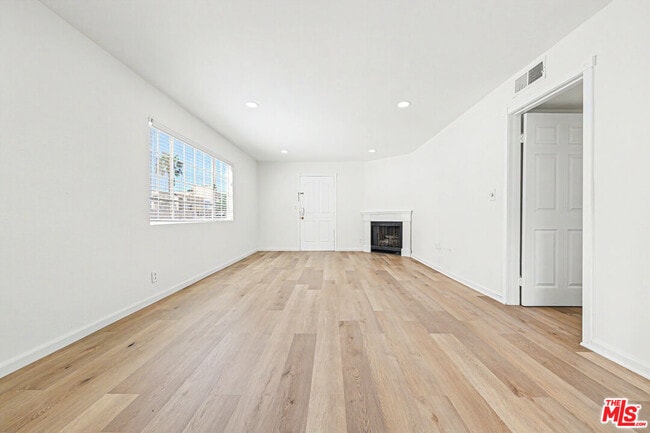 Photo - 1820 S Barrington Ave Unit 202