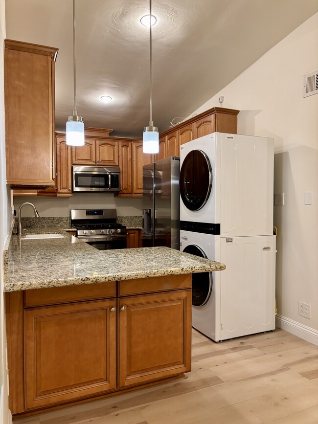 Unit 3 - 538 Brooks Ave Unit 2