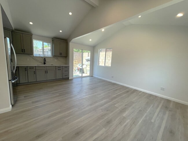 Photo - 14533 Lyle St