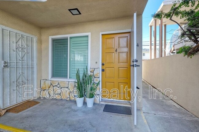 Building Photo - 4070 Illinois St Unit Apt 4