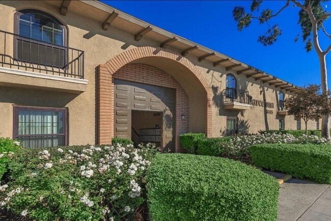 Building Photo - Unit 40 - Spacious 2nd Floor 1 Bed 1 Bath Apartment Home in Anaheim Unit 40