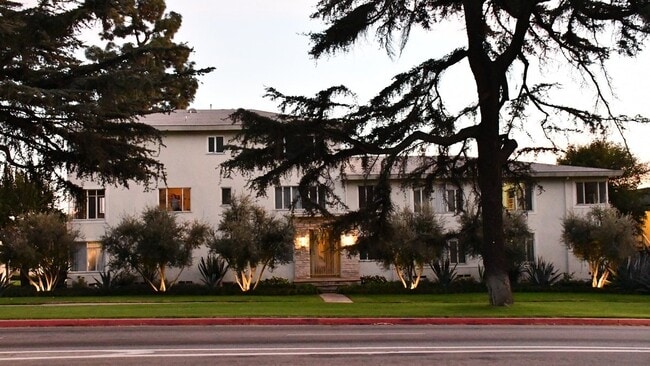 Building Photo - 4700 Los Feliz Blvd Unit 8