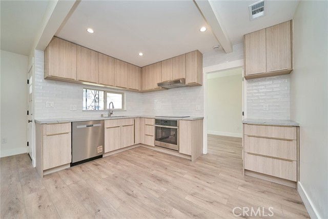 Photo - 2938 Mary St