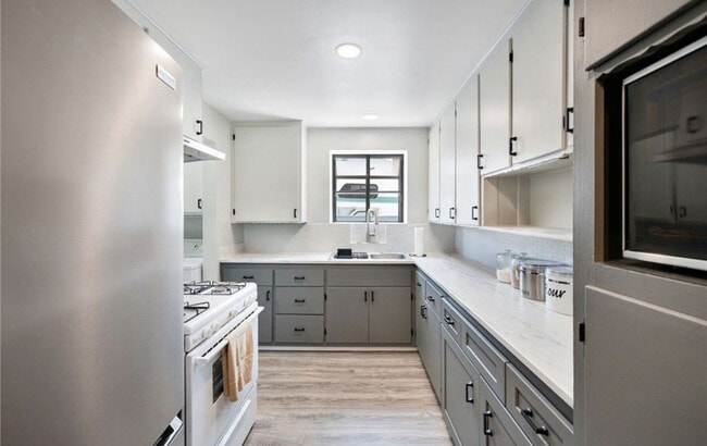Photo - 6008 Dunrobin Ave