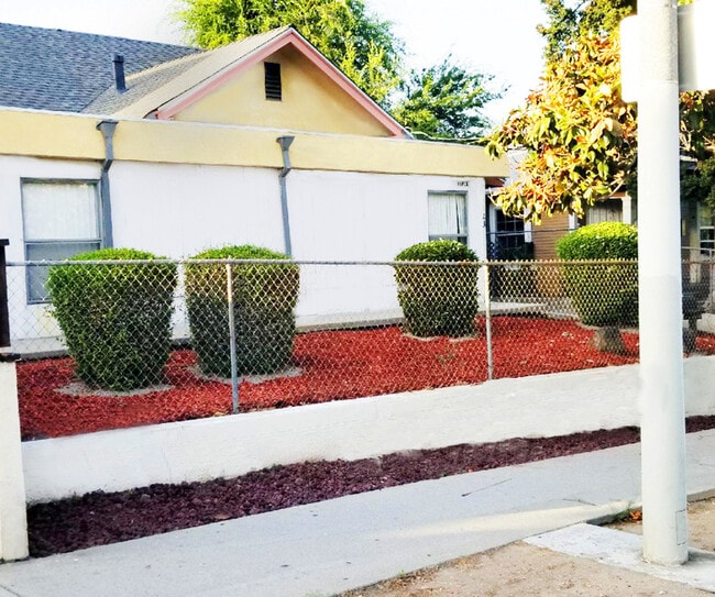 Building Photo - 1129 E Maple St Unit 1129