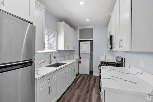 Building Photo - 1711 E Appleton St Rental
