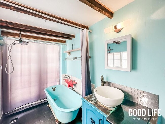 Photo - 260 Woodman St