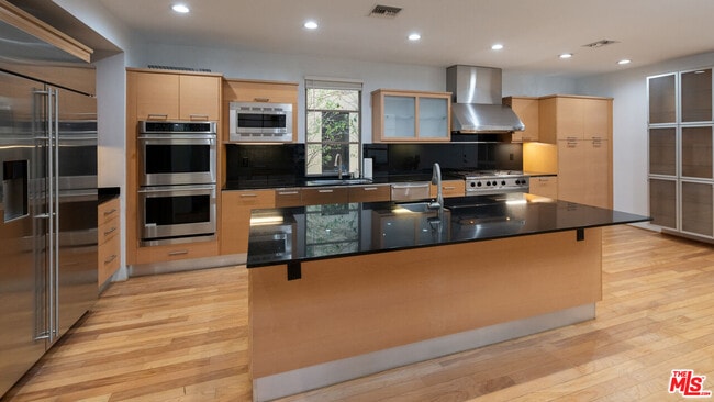 Photo - 143 Union Jack Mall