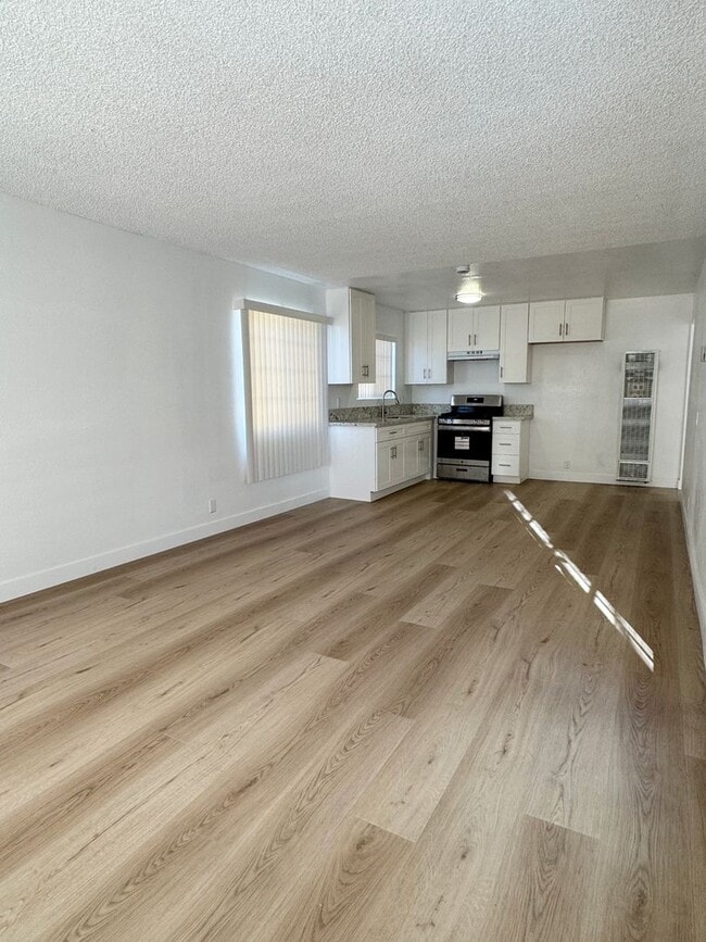 Photo - Bright Upstairs 2-Bedroom Apartment in Prime Long Beach Location Unit 1736-  3