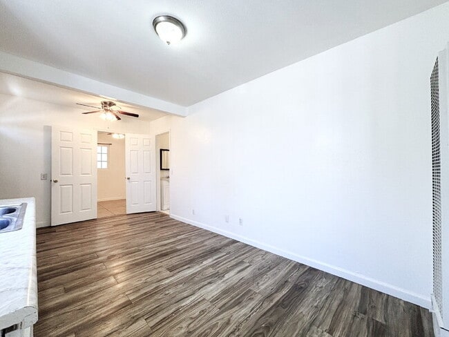 Photo - 950 Clela Ave