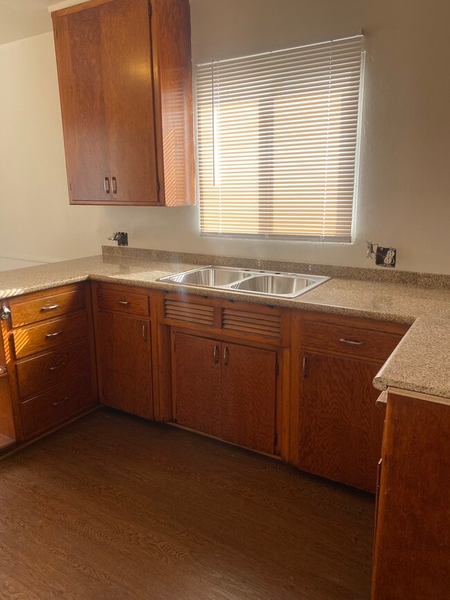 Building Photo - 4380 W 136th St Unit C