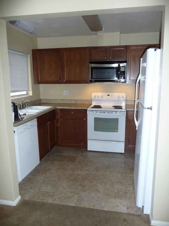 Large 2 Bedroom, 2 Bath Condo - Walk to Mi... - Large 2 Bedroom, 2 Bath Condo - Walk to Mi...