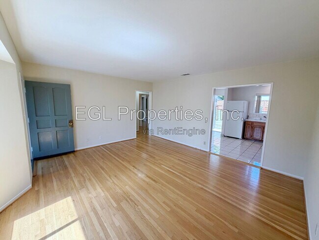 Photo - 5433 Cartwright Ave