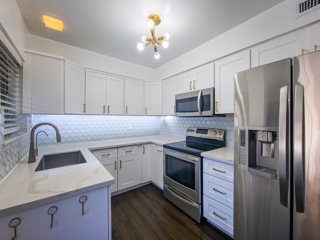 Photo - 215 N Kenwood St Unit 201