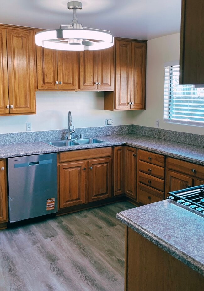 Photo - 842 N Screenland Dr Unit #C