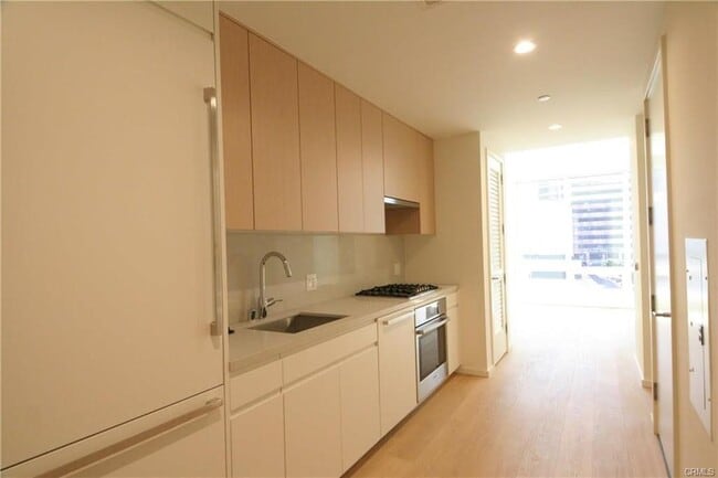 Photo - 877 Francisco St