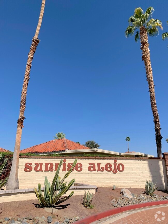 Building Photo - 686 N Palomar Cir Rental