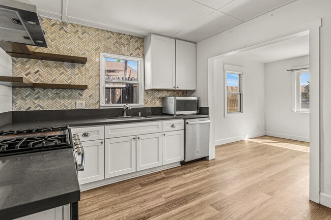 Building Photo - 1070 10th St