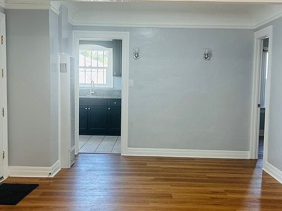 Photo - 1652 W 66th St