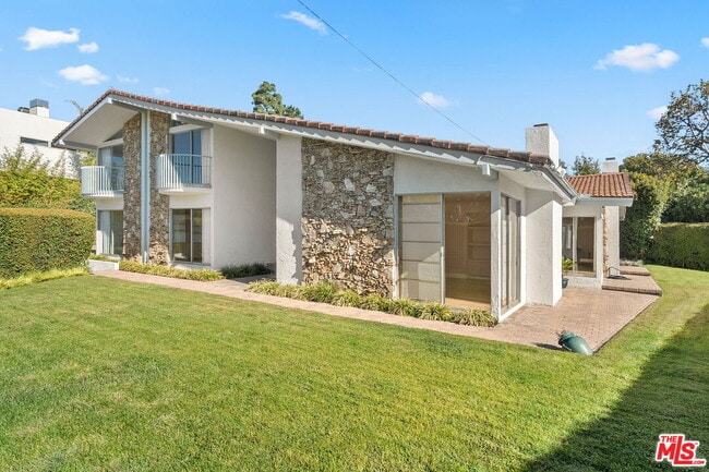 Photo - 650 N Tigertail Rd