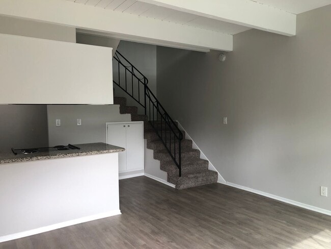 Photo - 2121 W Palmyra Ave Unit B