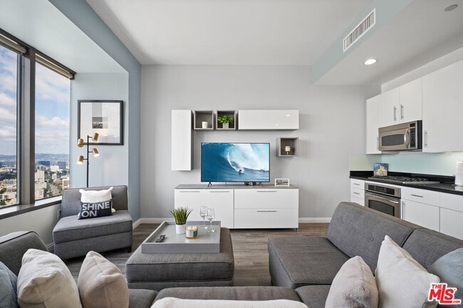 Photo - 1100 Wilshire Blvd Unit 2201