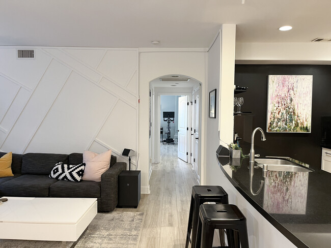 Photo - 5037 Rosewood Ave Unit 101