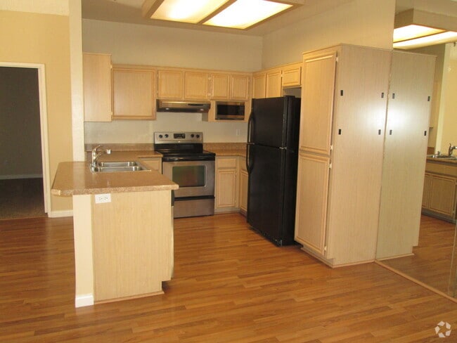 Building Photo - Rancho Bernardo - The Summit Community - N... Rental