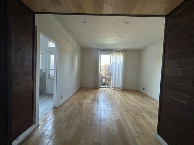 Photo - 10210 Newville Ave