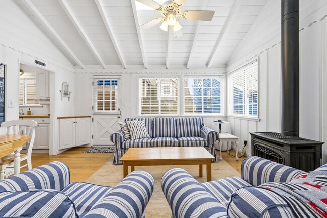Building Photo - Balboa Island Coastal Charm Retreat
