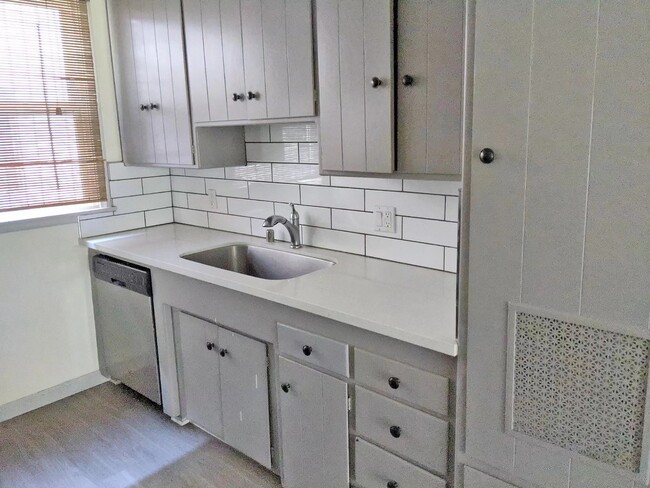 Photo - 6127 Romaine St Unit 2