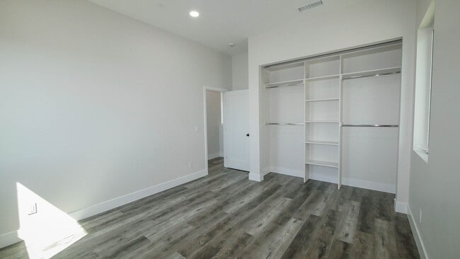 Photo - 5535-5539 Potomac St. Unit 5537