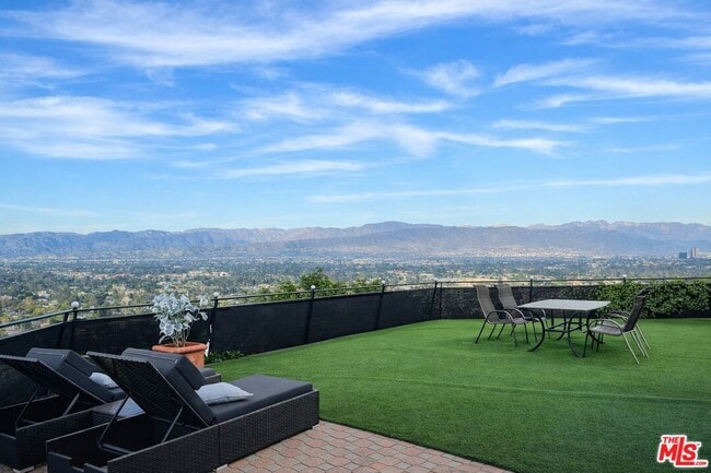 Building Photo - 3641 Sunswept Dr