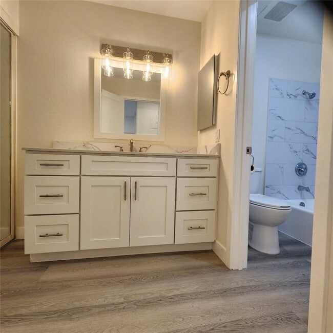 Photo - 1040 W MacArthur Blvd Unit 126