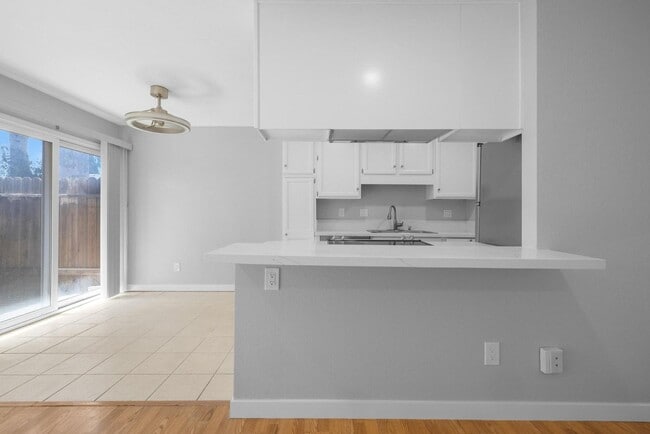 Building Photo - Modern 1BD Retreat with Dishwasher, Pool & Spa