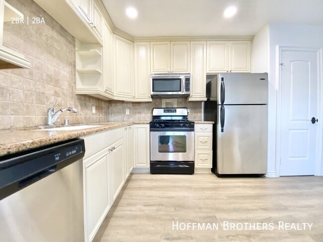 Photo - 1837 Beloit Ave Unit 203