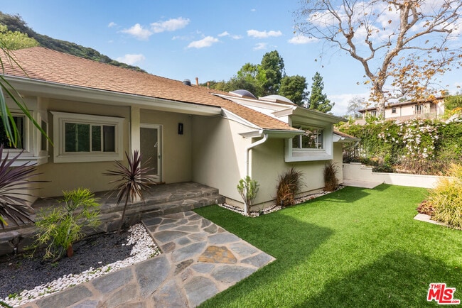 Photo - 1617 Roscomare Rd