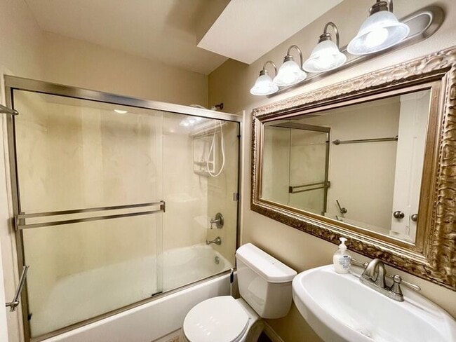 Photo - Beautiful 2BD/2BA Condo With Two Parking Spaces in PB