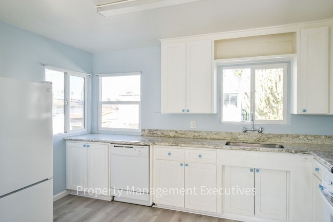 Photo - 2 Bedroom, 1 Bath Duplex Unit near Beach